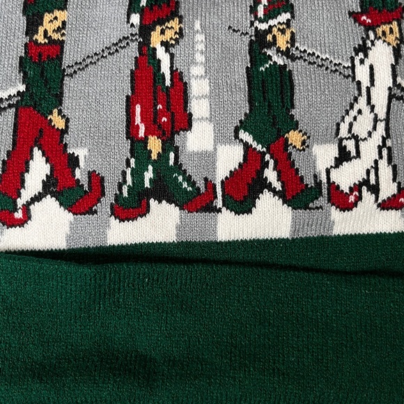 Grey and Green Beanie with LED Lights - Picture 4 of 4